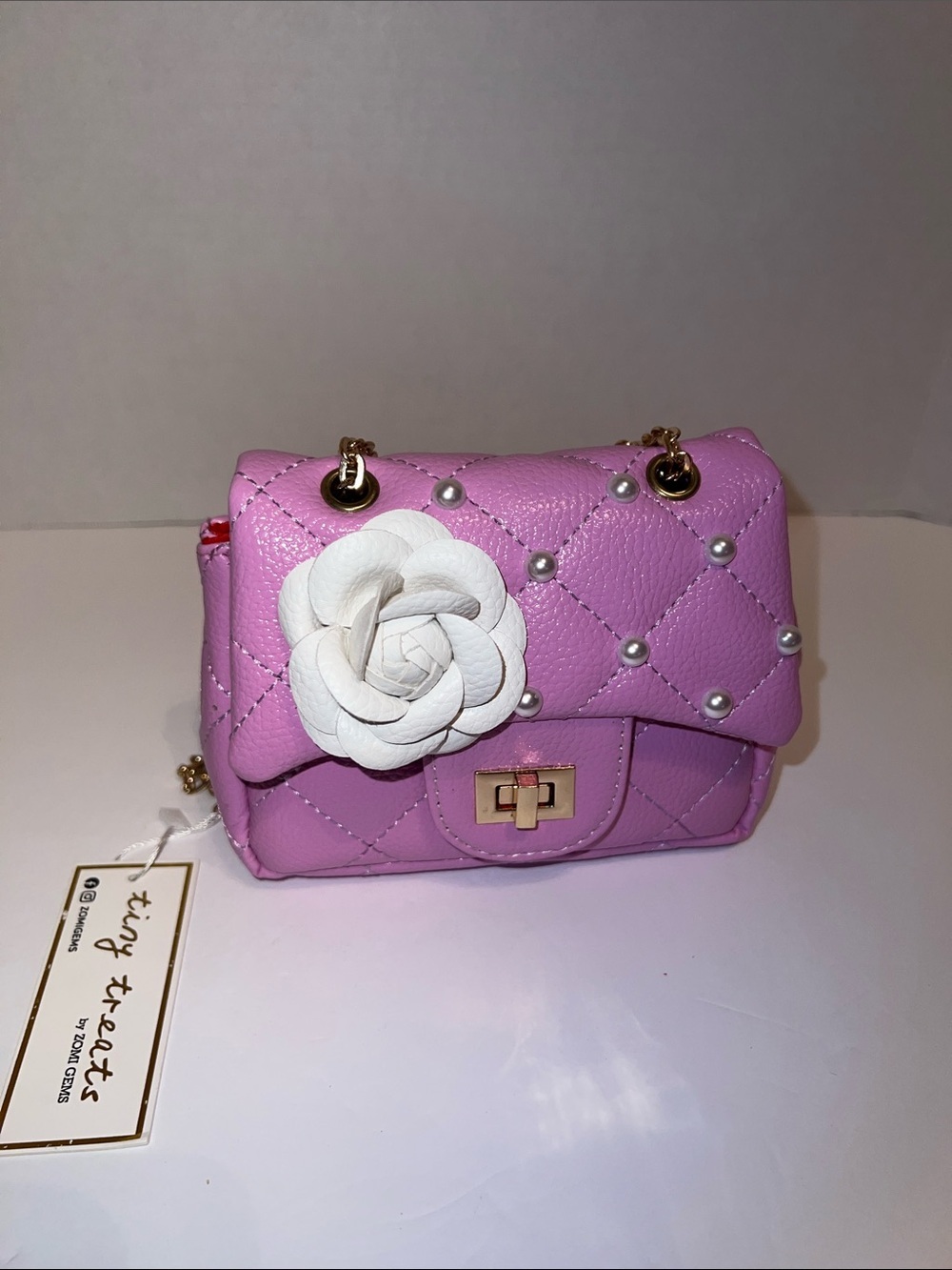 .NWT Tiny Treats Pink Purse with White Rose and Pearl Accents.​
